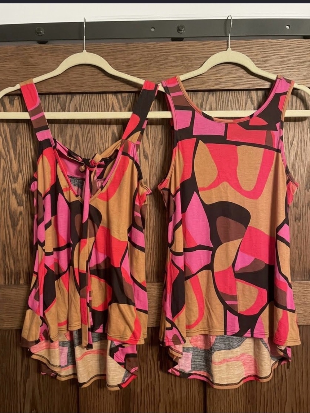 Lily Wgite Women’s Pink & Brown Abstract Print Sleeveless Tank Top